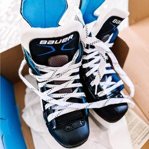 BRAND NEW Bauer Vapor X5 Pro Skate Youth 13.5
